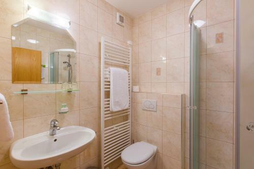 Hostal Pension T�r�k