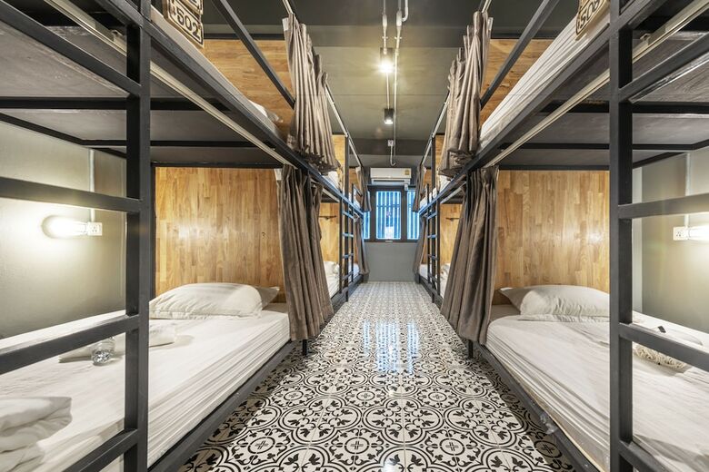 Sloth Hostel Don Mueang