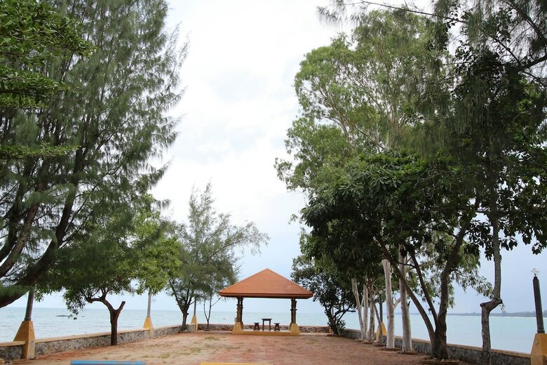Hotel Issara Beach Resort