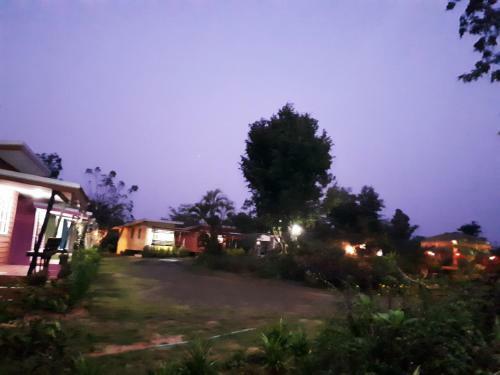 Hotel Chomnok Chommai Resort