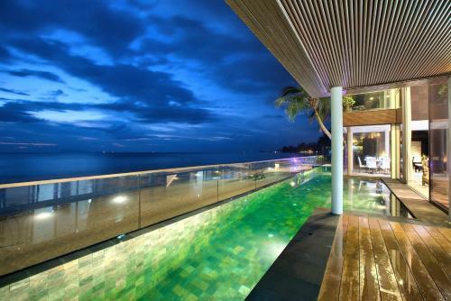 Villa U - Beachfront Haven
