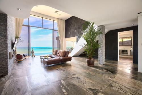Villa U - Beachfront Haven
