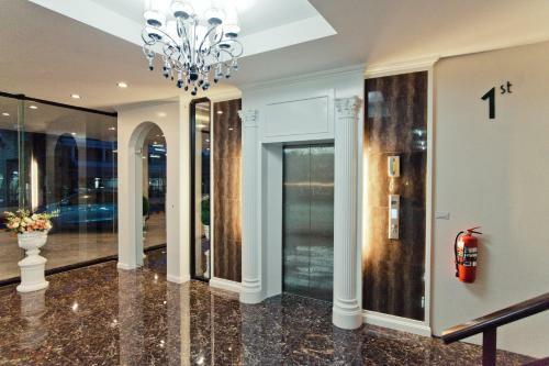 De' Proud Hotel
