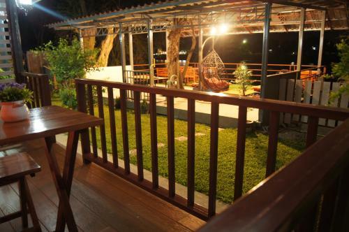 Hostal Aroonsri Thara