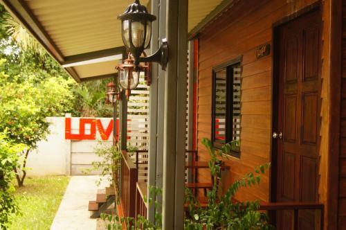 Hostal Aroonsri Thara