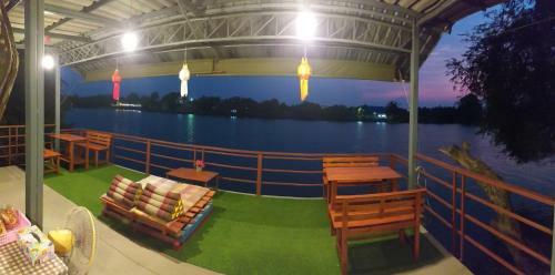 Hostal Aroonsri Thara