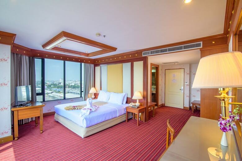 Alexander Hotel