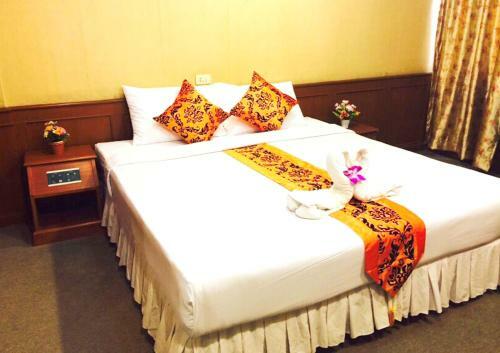 Hotel Navanakorn Golden View