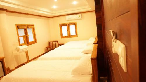 Albergue Thongphaphum River