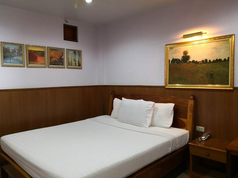 Phadaeng Hotel