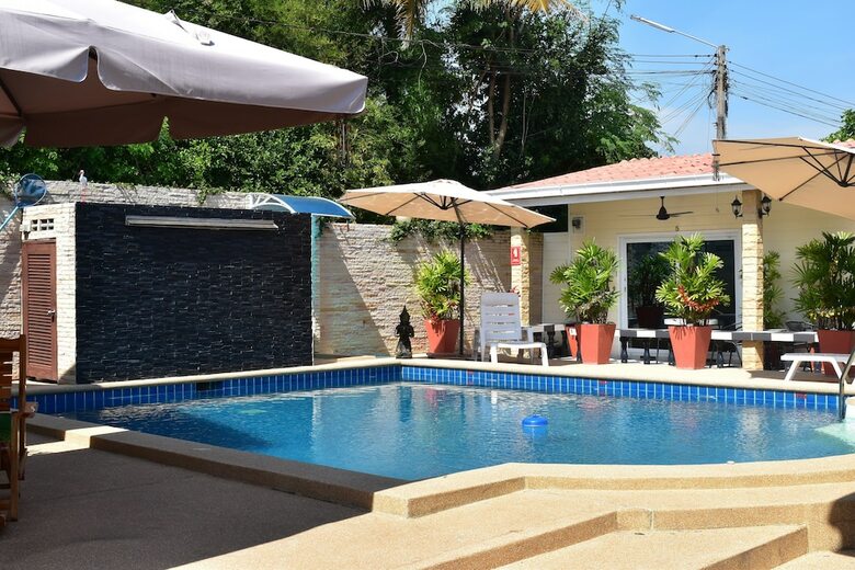Motel Mangoes