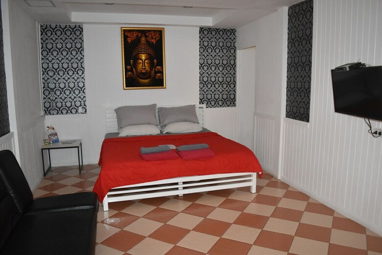 Motel Mangoes