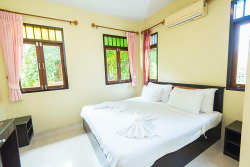 Hotel Baan Talay See Cream Resort