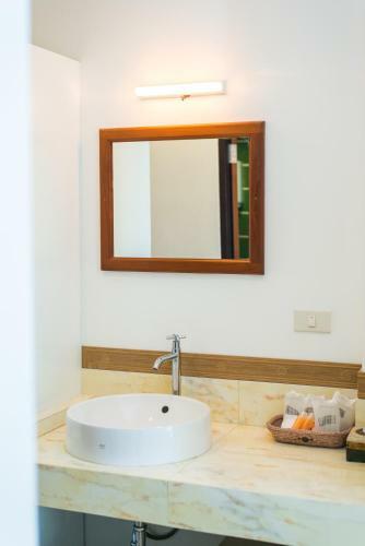 Hotel Baan Talay See Cream Resort