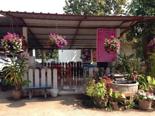 Hostal Puangchompoo Place