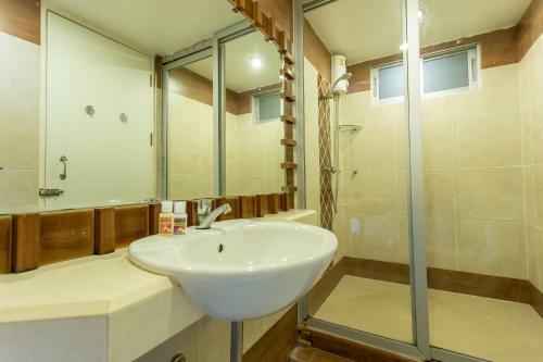 Hotel Rangsit Grand Condo