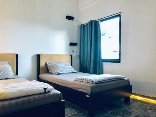 Albergue Pillow & Bread