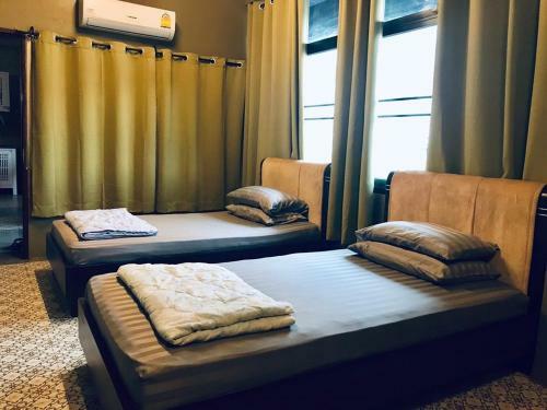 Albergue Pillow & Bread