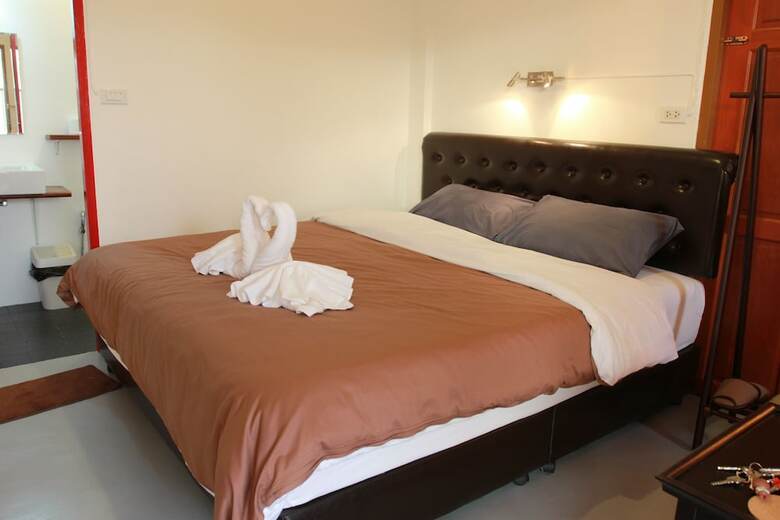 Hostal Barefeet Naturist Resort