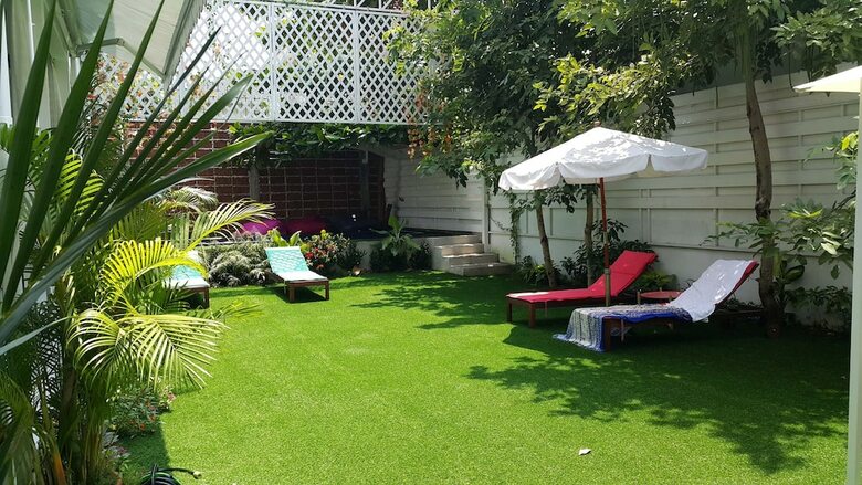 Hostal Barefeet Naturist Resort