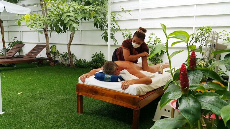 Hostal Barefeet Naturist Resort