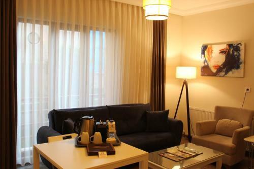 12 Rooms Hotel