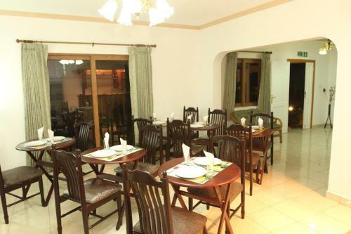 Hostal Forest Lodge
