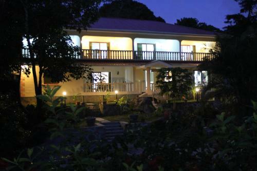 Hostal Forest Lodge