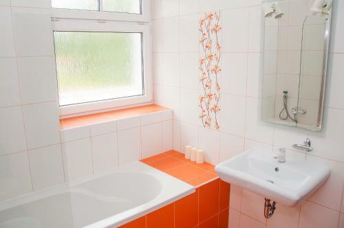 Hostal Restaurace A Penzion Zd?n� Bouda