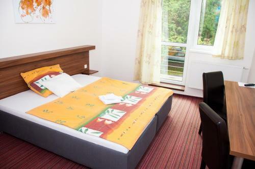 Hostal Restaurace A Penzion Zd?n� Bouda