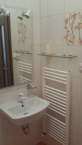 Hostal Restaurace A Penzion Zd?n� Bouda