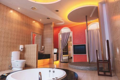 Qin Hai Motel