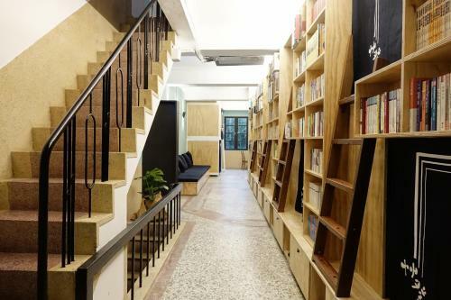 Cao Ji Book Inn Hostel