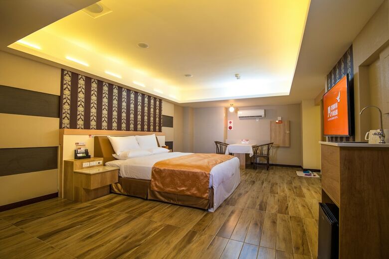 Motel M Garden Business Hotel