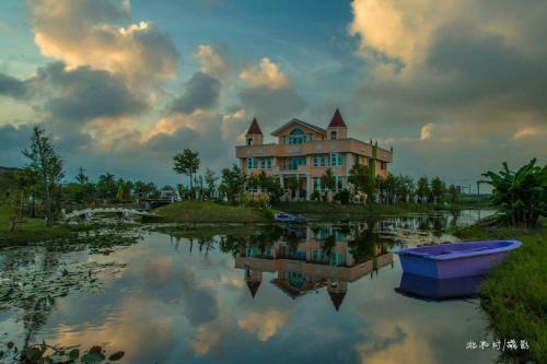 Love Lake Castle