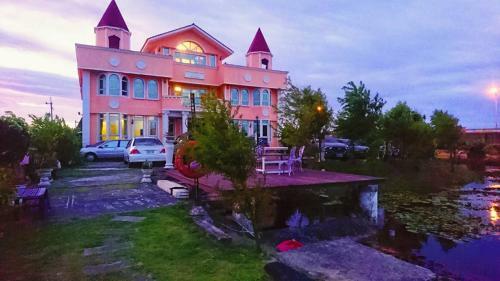 Love Lake Castle