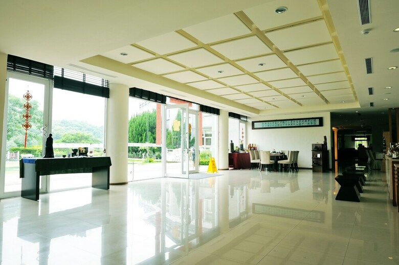Hotel Young Lake Resort