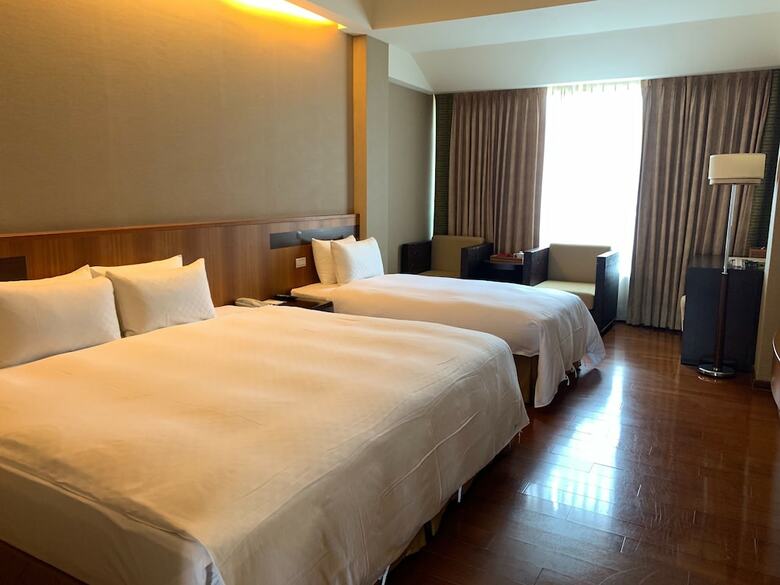 Hotel Young Lake Resort