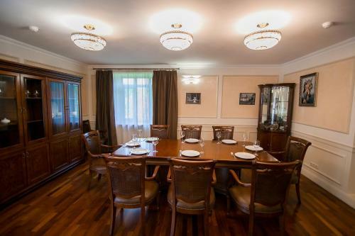 Knzs Hotel - Restaurant Complex Central Park