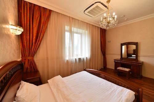 Knzs Hotel - Restaurant Complex Central Park