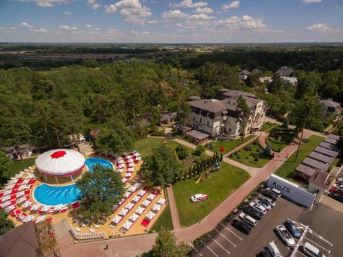 Knzs Hotel - Restaurant Complex Central Park