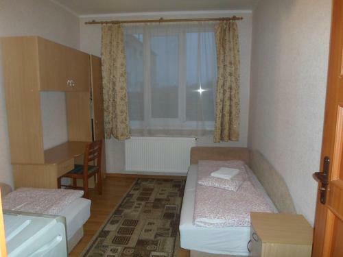Hostal Piroshka Hotel