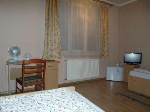 Hostal Piroshka Hotel