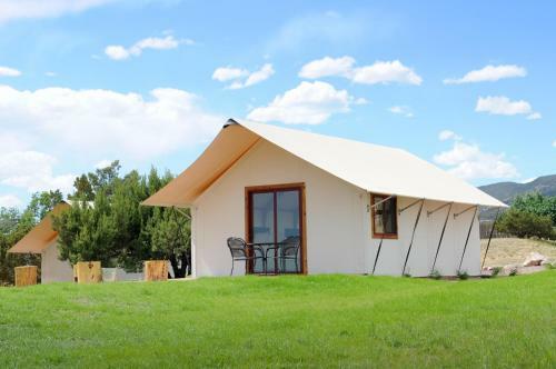 Hotel Royal Gorge Cabins
