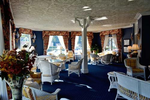 Hotel Stafford's Bay View Inn