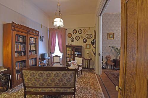 B Street House Bed And Breakfast