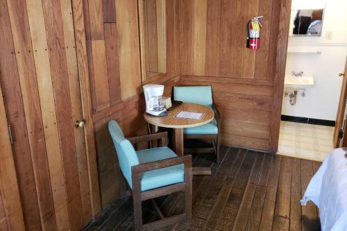 Hotel Abe Martin Lodge & Cabins