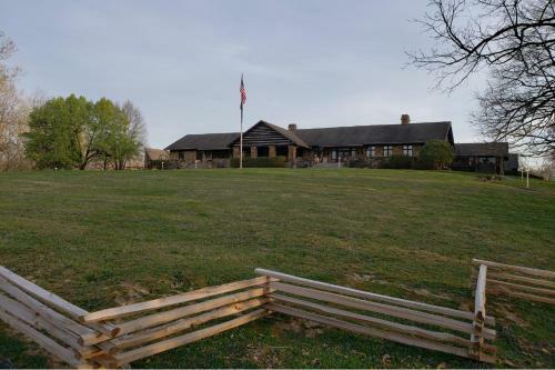 Hotel Abe Martin Lodge & Cabins