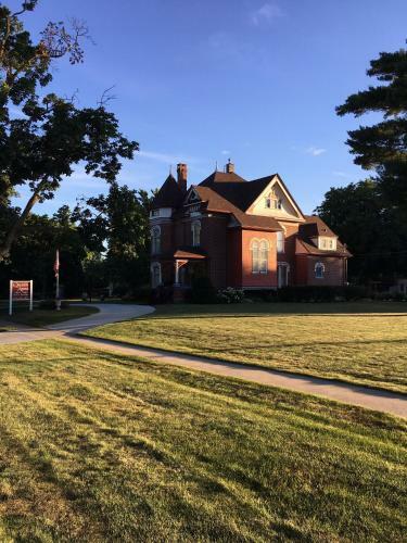 Queen Anne Bed And Breakfast
