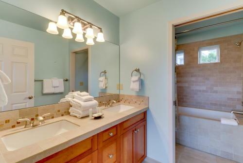Camano Island Waterfront Modern Splendor